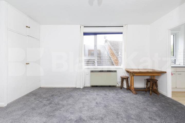 Newly Carpeted self contained Studio located in the heart of Crouch end Crescent Road, Crouch End 